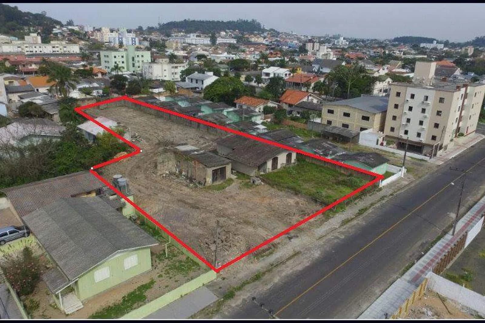 TERRENO COMERCIAL CENTRO ARARANGUA SC — foto 1