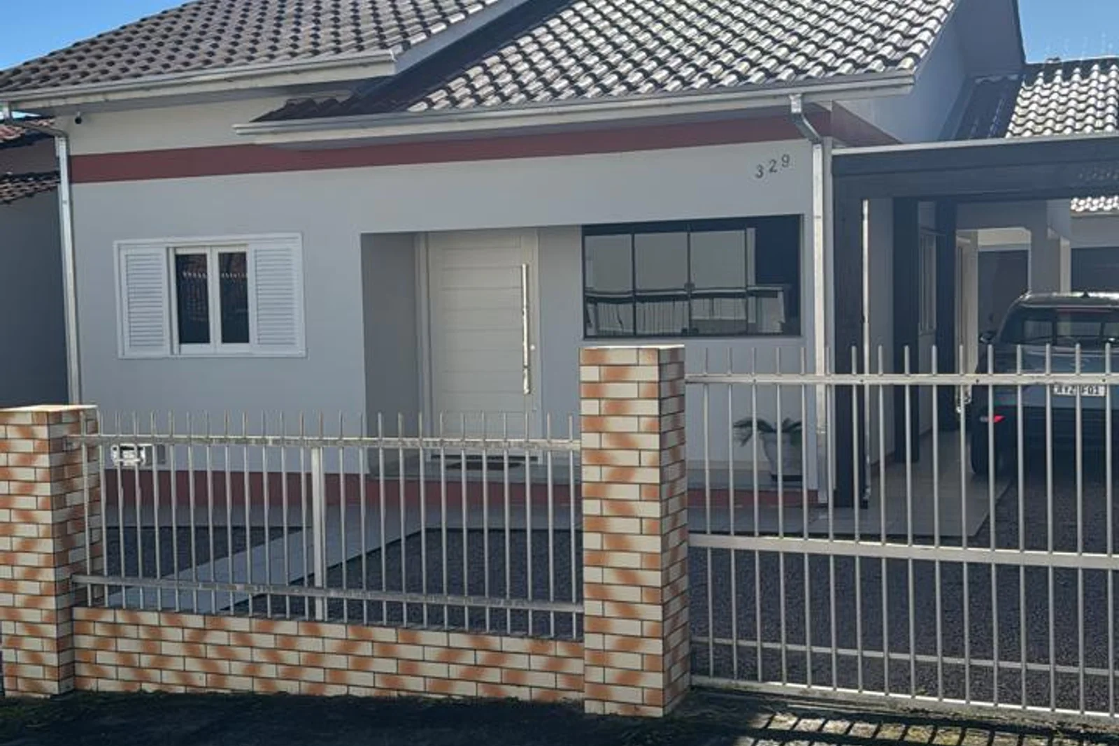 CASA COM 3 QUARTOS ARARANGUA SC — foto 1