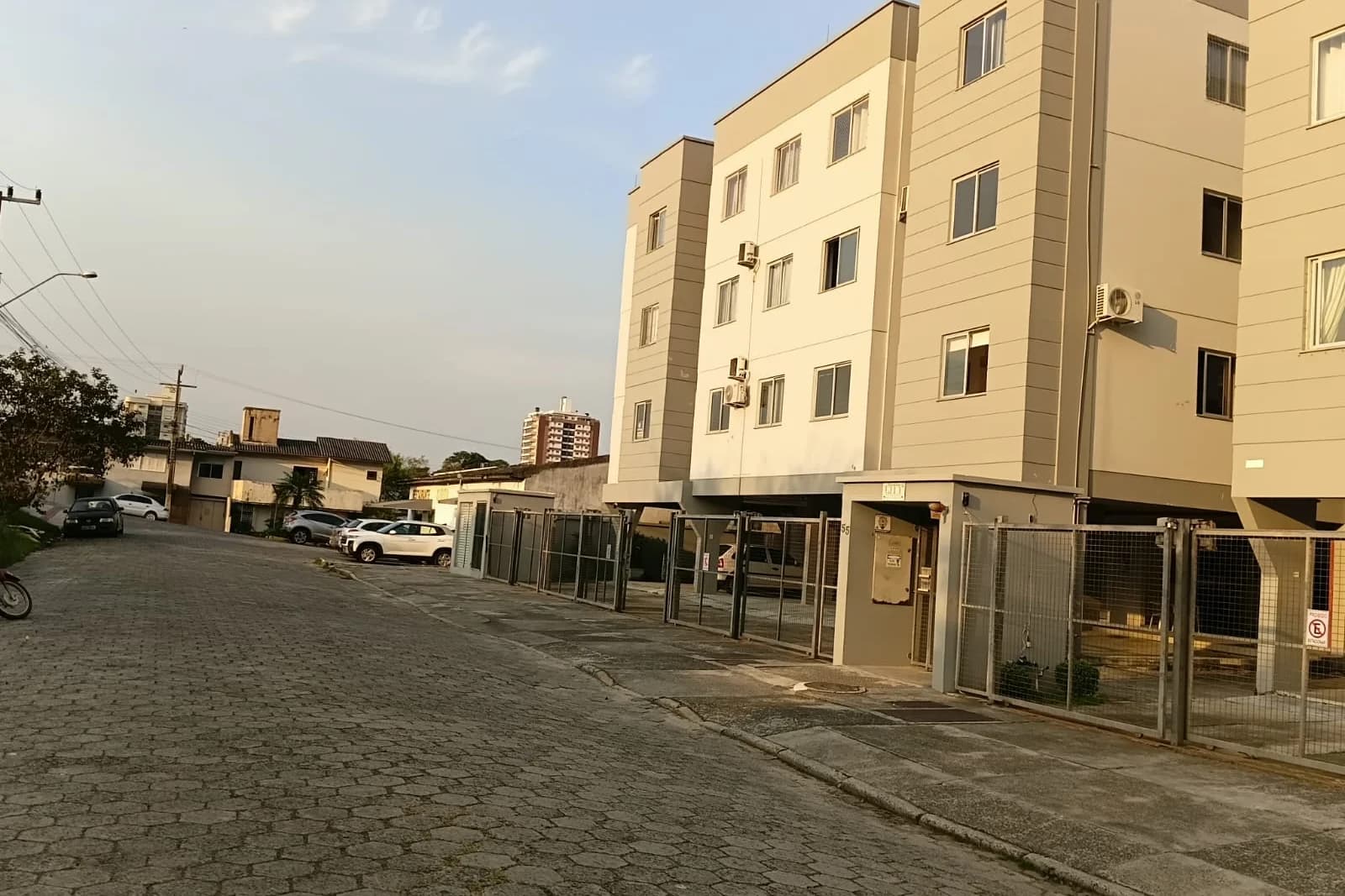 APARTAMENTO CENTRO ARARANGUA SC — foto 1