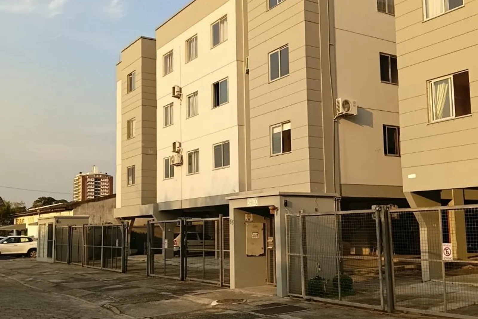 APARTAMENTO CENTRO ARARANGUA SC — foto 1