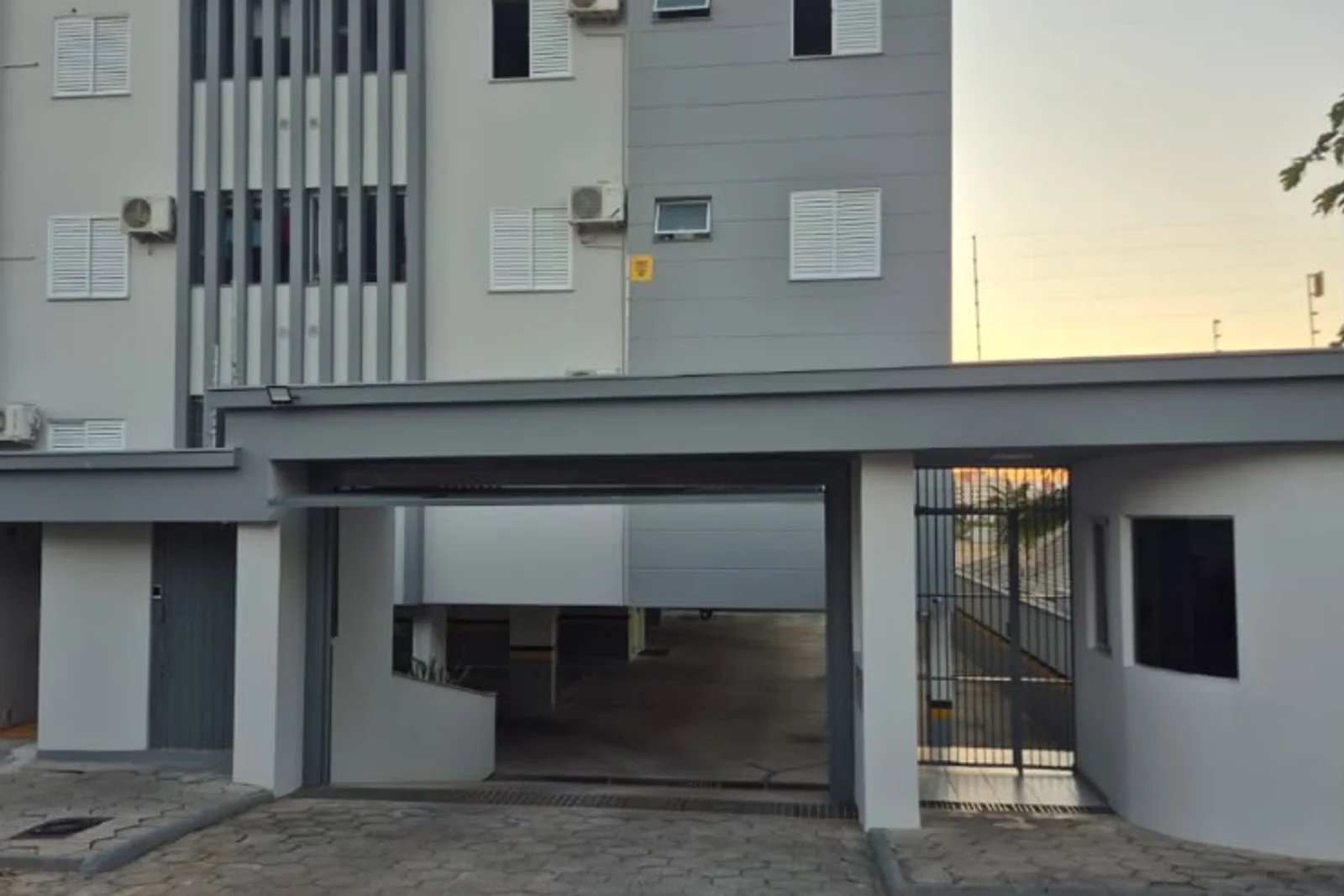 APARTAMENTO VERMON CENTRO ARARANGUA SC — foto 1